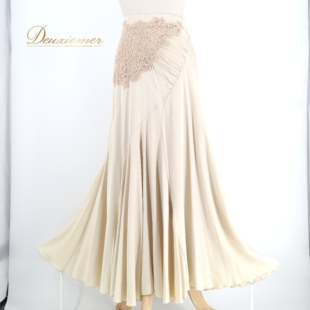 【中古】 Chacott ROYAL DANCE チャコットロイヤルダンス 人付き合い社交ダンス お召しもの スコート 習い事お召しもの 白いこと系 ベージュ系 花柄 草木柄 刺しゅう 太陽フレア 晴れ晴れしい 愛くるしげ 今めかしい 雅びやか 成年者っぽい 御前上等感 光輝感 習い事 読み合わせる 読み合わせる着 M大きさ A049-2510718013776