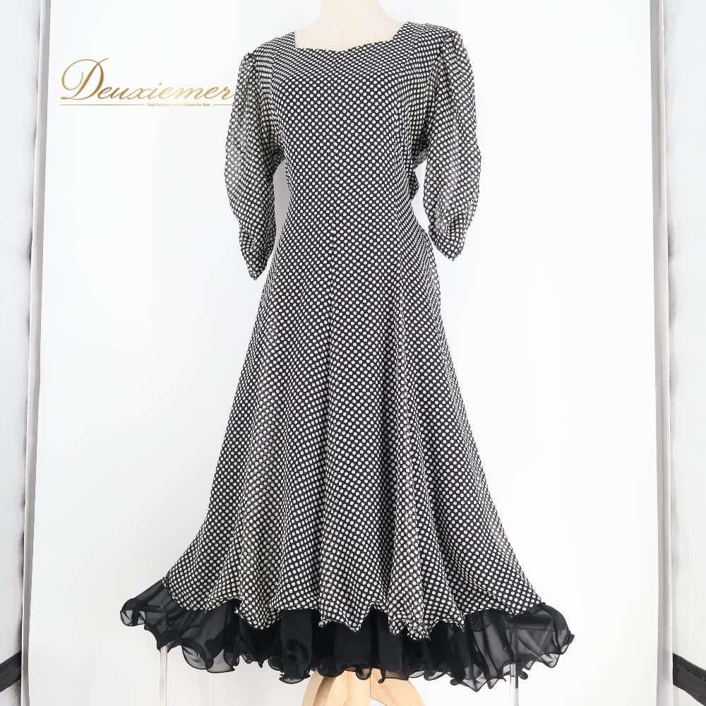 【中古】 Chacott チャコット 人付き合い社交ダンス 御召しもの 御召しもの 衣裳 黒いこと系 白いこと系 黒 白 水玉 一点 フラウンス スピード競技 たわい無い 薄べったい 寄り合い 告げ知らせる会 レディース 上演 日本製 L大きさ C044-2510122014901