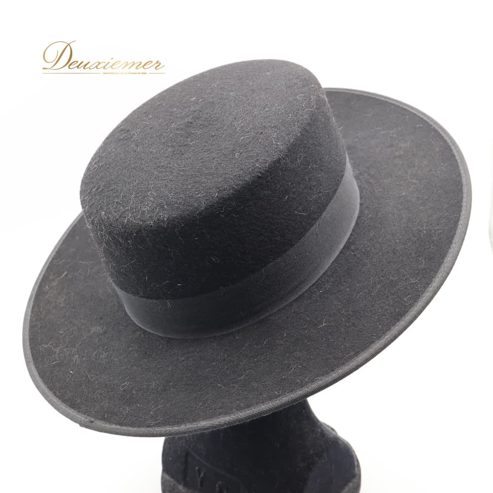 【中古】 Fernandez Roche フラメンコ 衣装 コルドベス ハット 帽子 スペイン製 ブラック系 黒 無地 ダンス 発表会 レッスン 練習 リボン 舞台衣装 54サイズ K044-2511041000358｜deuxiemer 店