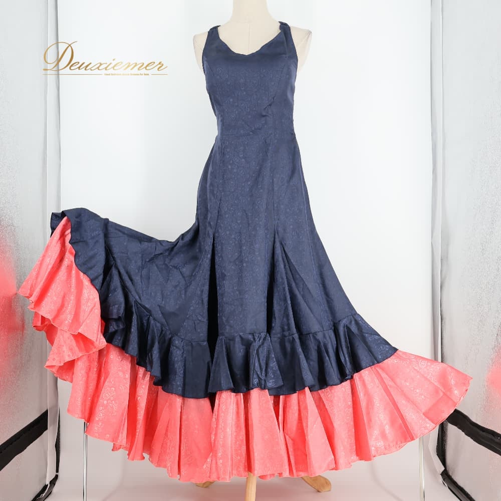 【中古】 Chacott チャコット フラメンコ 衣装 ドレス ワンピース ネイビー系 ペイズリー柄 総柄 紺 光沢 ボランテ フリル 袖口 華やか ダンス衣装 かわいい イベント ステージ おしゃれ ピンク系 柄物 ロング丈 きらきら フレア ボリューム ステージ衣装 A121-2511022001817|deuxiemer 店