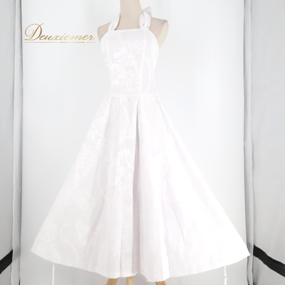 【中古】 T&L MUUMUU FACTORY ムームーファクトリー フラダンス 衣装 ワンピース ドレス ホワイト系 ハワイ製 ワンカラー ホルターネック きれい 上品 高級感 かわいい 華やか 鮮やか 明るい アロハ ハワイアンプリント フラ ダンス レッスン XXSサイズ A093-2512019013035｜deuxiemer 店