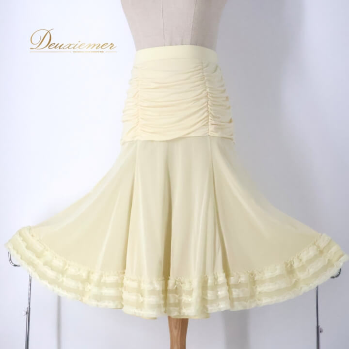 【中古】Chacott ROYAL DANCE チャコットロイヤルダンス 社交ダンス 衣装 スカート イエロー系 クリーム色 無地 シンプル フリル スパンコール ラテン 透け感 黄 かわいい おしゃれ 上品 ふんわり 明るい 華やか ランキング 人気 レッスン 発表会 舞台 M F044-2510718009625