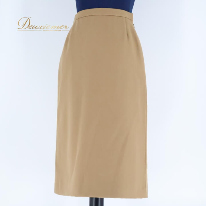 【新品未使用】バーバリータイトスカート ベージュ 38 綿74％ シルク26% 新品未使用】バーバリータイトスカート ベージュ 38 綿74％ シルク26%