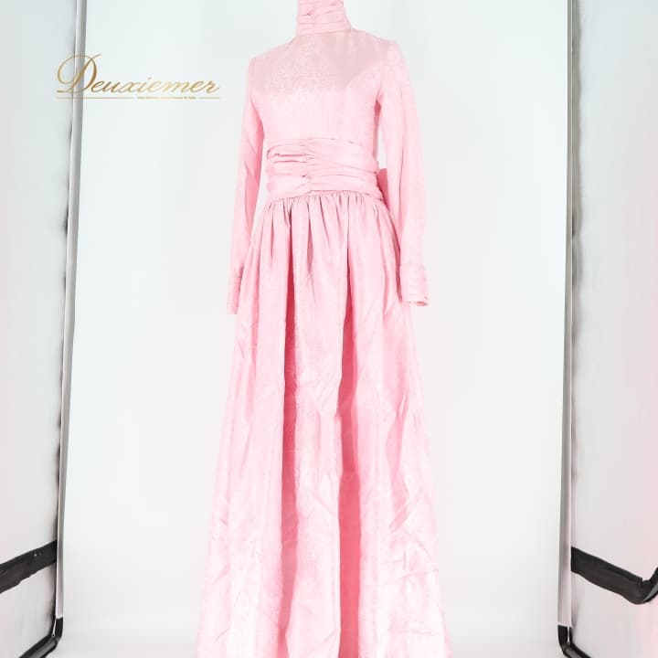 【中古】パーティドレス ワンピース ドレス ピンク系 ピンク 柄 模様 発表会 演奏会 ダンス 舞台 衣裳 リボン 露出なし フォーマル 女性用 おしゃれ パーティー用 Z003-2516122001224