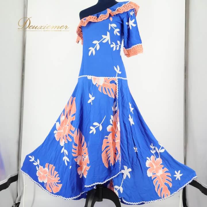 【中古】AREMITI アレミティ フラダンス 衣装 ワンピース ドレス ブルー系 肩出し オフショルダー ワンオフショル レース 花柄 スリット 可愛い 華やか 鮮やか ハワイアン アロハ ハワイアンプリント オレンジ系 ホワイト系 レッスン 練習 M A030-2512019005221|deuxiemer 店