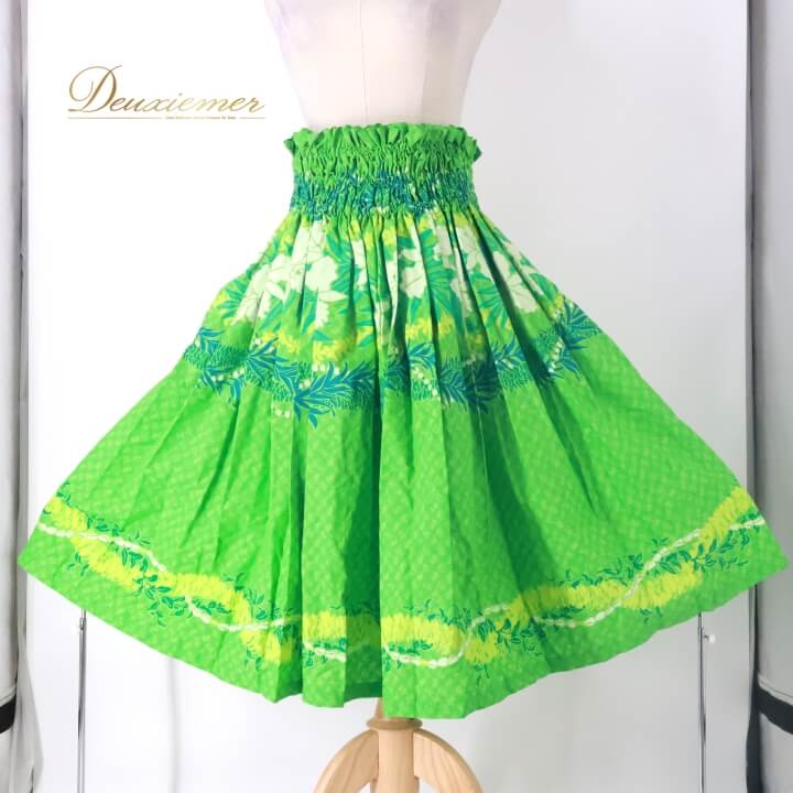 【中古】フラダンス衣装 パウスカート グリーン系 ハワイアンプリント アロハ フラ ダンス レッスン 練習 花柄 植物柄 シングル スカート 華やか 鮮やか かわいい おしゃれ ホワイト系 イエロー系 ネイビー系 黄緑 緑 白 黄 紺 フリル パーティー F053-2512018006519