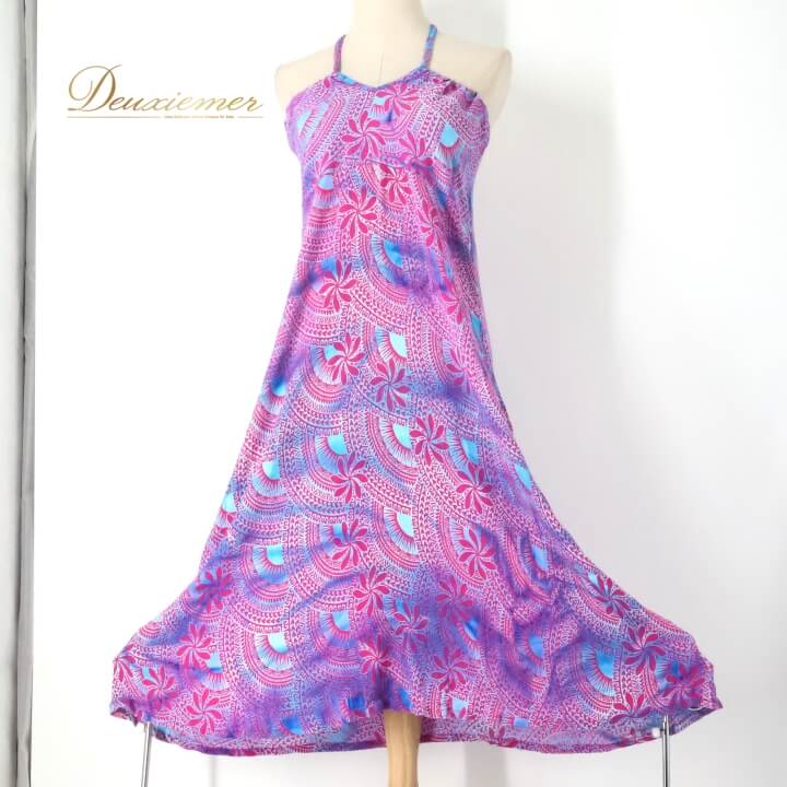 【中古】フラダンス 衣装 ワンピース ドレス ピンク系 ハワイアンプリント アロハ フラ ダンス レッスン 練習 ブルー系 ピンク 水色 かわいい おしゃれ 上品 リボン 華やか 鮮やか 軽やか 明るい フレア ハワイアン レッスン着 練習着 フラダンス衣装 F062-2512019008055