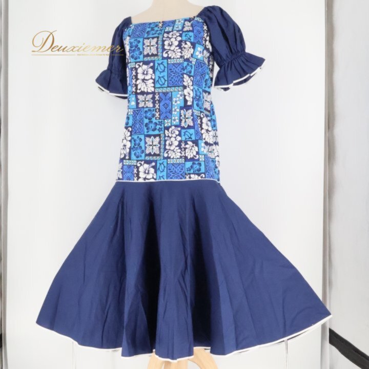 【中古】フラダンス 衣装 ワンピース ドレス ネイビー系 ハイビスカス柄 ホヌ柄 カヒコ柄 かわいい 華やか 鮮やか 明るい 大人っぽい 紺 白 ダンス衣装 ハワイアンダンス レディース ハワイアン アロハ ハワイアンプリント フラ ダンス レッスン A067-2512019009441