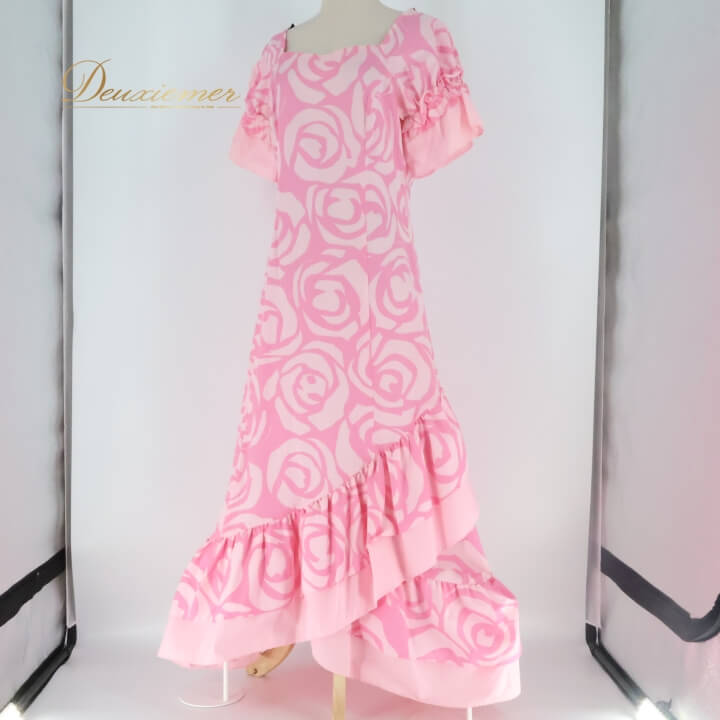 【中古】 MermaidLine MMJ マーメイドライン エムエムジェイ フラダンス 衣装 ワンピース ドレス ピンク系 日本製 アシンメトリー ワンカラー フリル バラ柄 かわいい 華やか 鮮やか 明るい ハワイアン アロハ フラ ダンス レッスン 練習 L A051-2512019007577