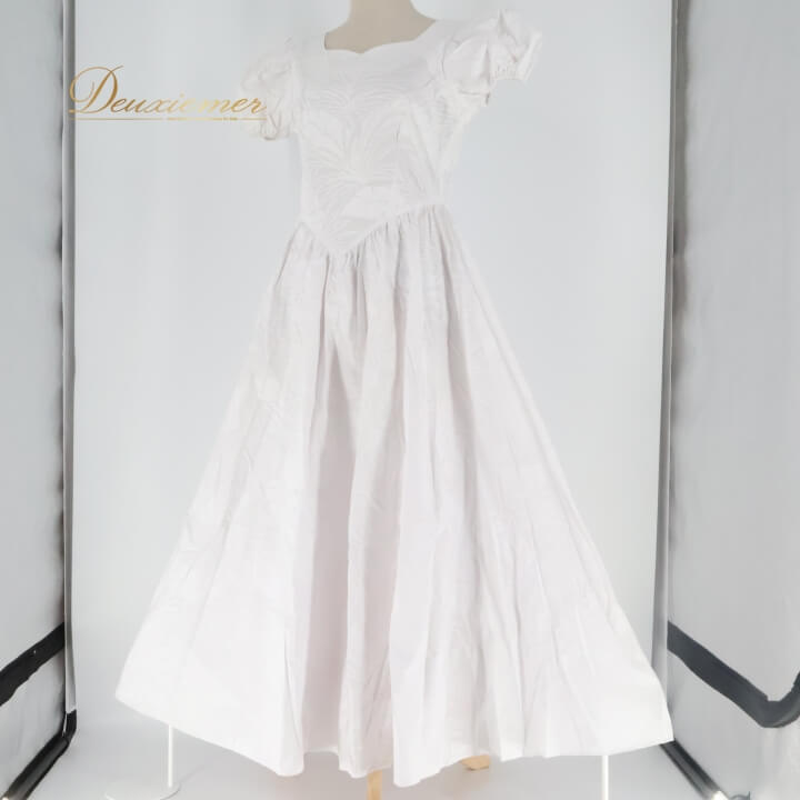 【中古】 T&L MUUMUU FACTORY ムームーファクトリー フラダンス 衣装 ワンピース ドレス ホワイト系 ハワイ製 ワンカラー パフスリーブ かわいい 華やか 明るい 上品 綺麗 白 ハワイアン アロハ ハワイアンプリント フラ ダンス レッスン 練習 5/6 A038-2512019007539 5,839円