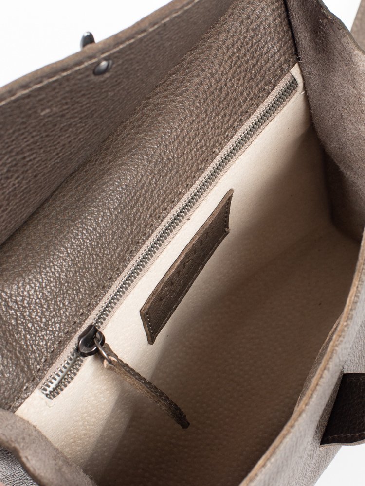 【CORIU】コリュBITTACROSSBODYSMALLGREYイタリアブランドイタリア産レザーバッグショルダーバッグバッファロー革真鍮通販正規取扱い