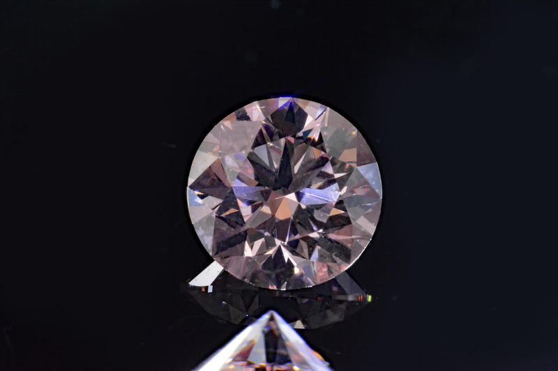 楽天市場 アーガイル産ピンクダイヤモンドラウンド0 23カラット7prローズピンクvs1高品質な透明感と輝きが美しい 白鳥 華麗なスワン アーガイルピンクダイヤビューティーズファンシーピンクダイヤ色アーガイル産地証明書付き一番右の子 ダイヤモンド専門店 オシェル