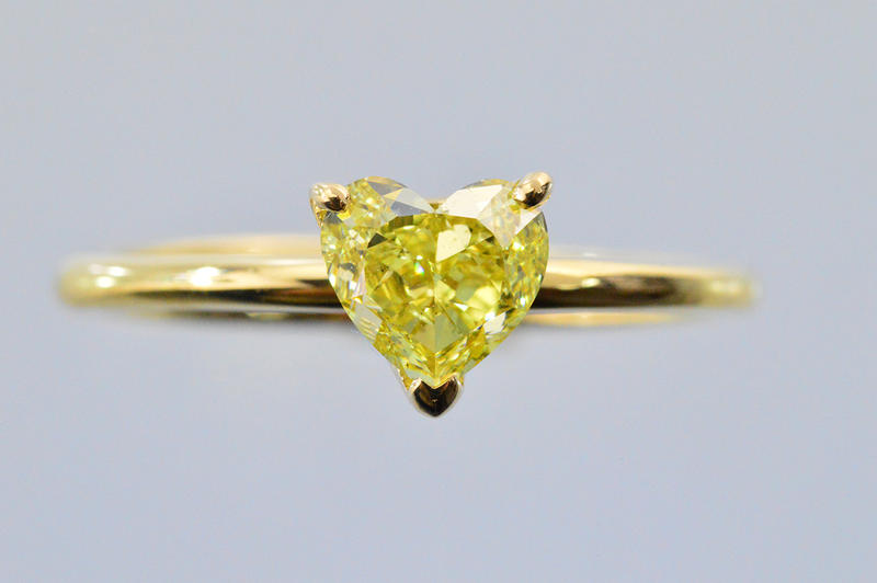 【楽天市場】ファンシーインテンスイエローダイヤリング 0.8ct イエローダイヤの色が元気と可愛さが魅力：ダイヤモンド専門店 オシェル