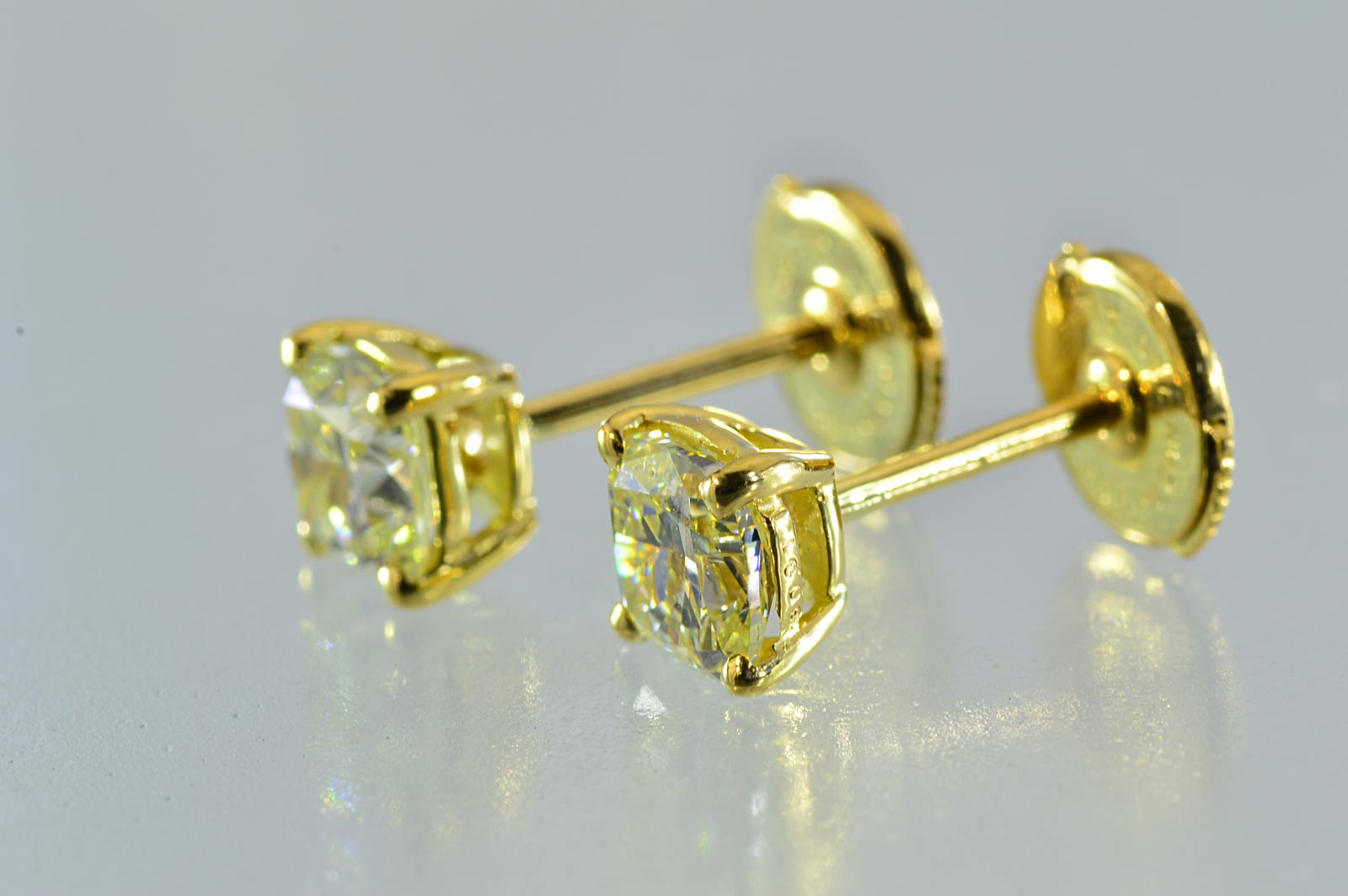 Diadia Very Por One 1 Carat Diamond Earrings Cushion Cut M Very Por One 1 Carat Diamond Earrings Cushion Cut M Color Vvs Hannari Lemon Yellow Is Yg Gently Sparkling