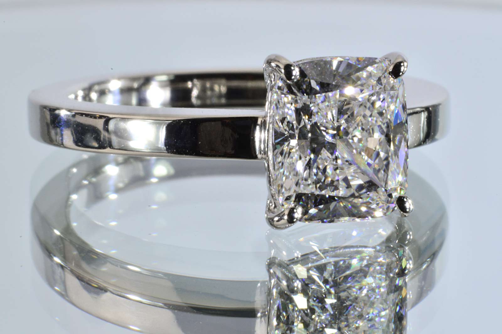 【楽天市場】ほぼ2カラットクッションカットダイヤリング大きいダイヤのオーラと輝きにうっとり！見ていると夢の世界へ：ダイヤモンド専門店 オシェル
