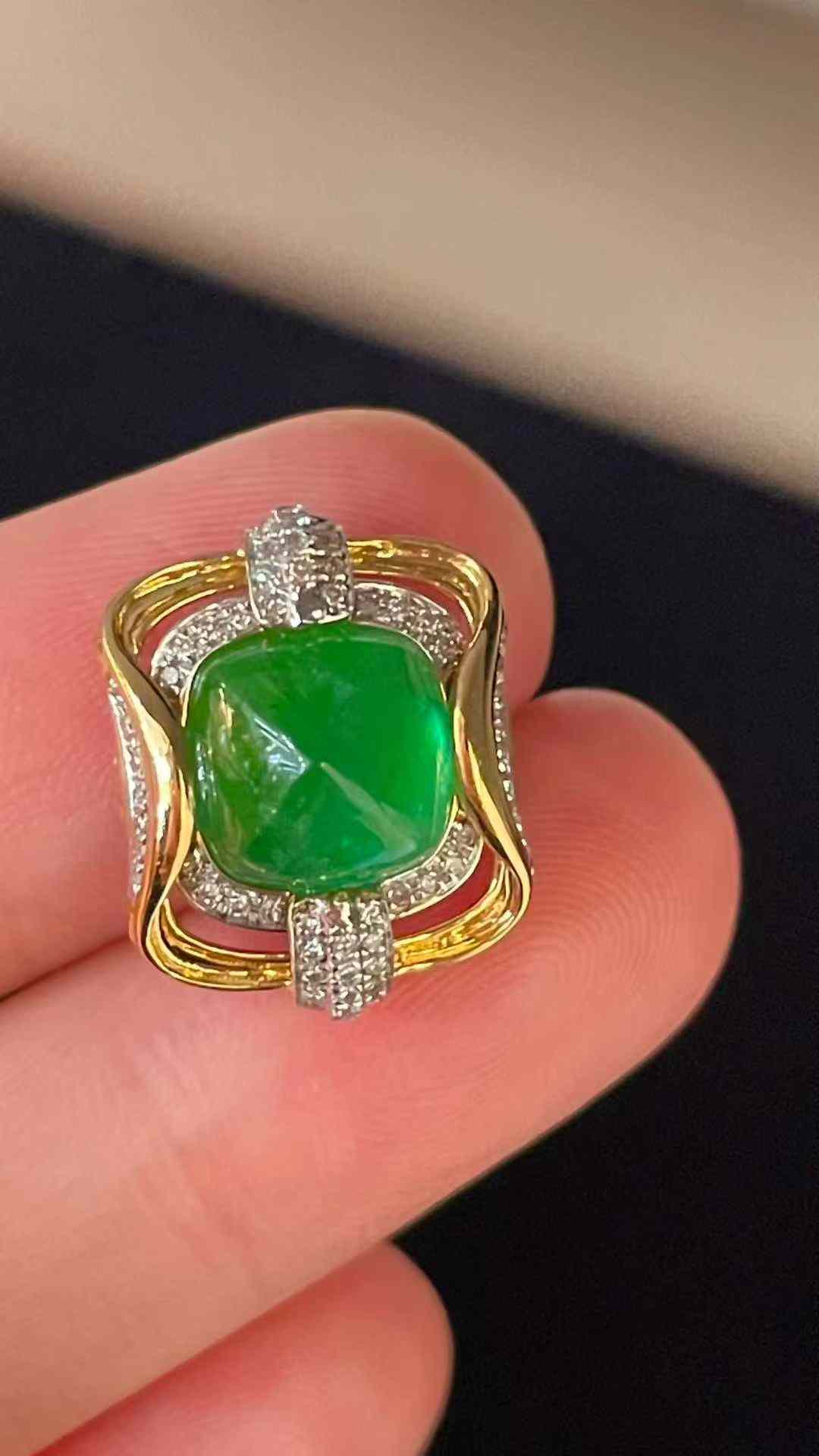2.65ct 天然エメラルド シュガーローフカット ペンダント K18ホワイトゴールド・イエローゴールド｜Diamond Celeb
