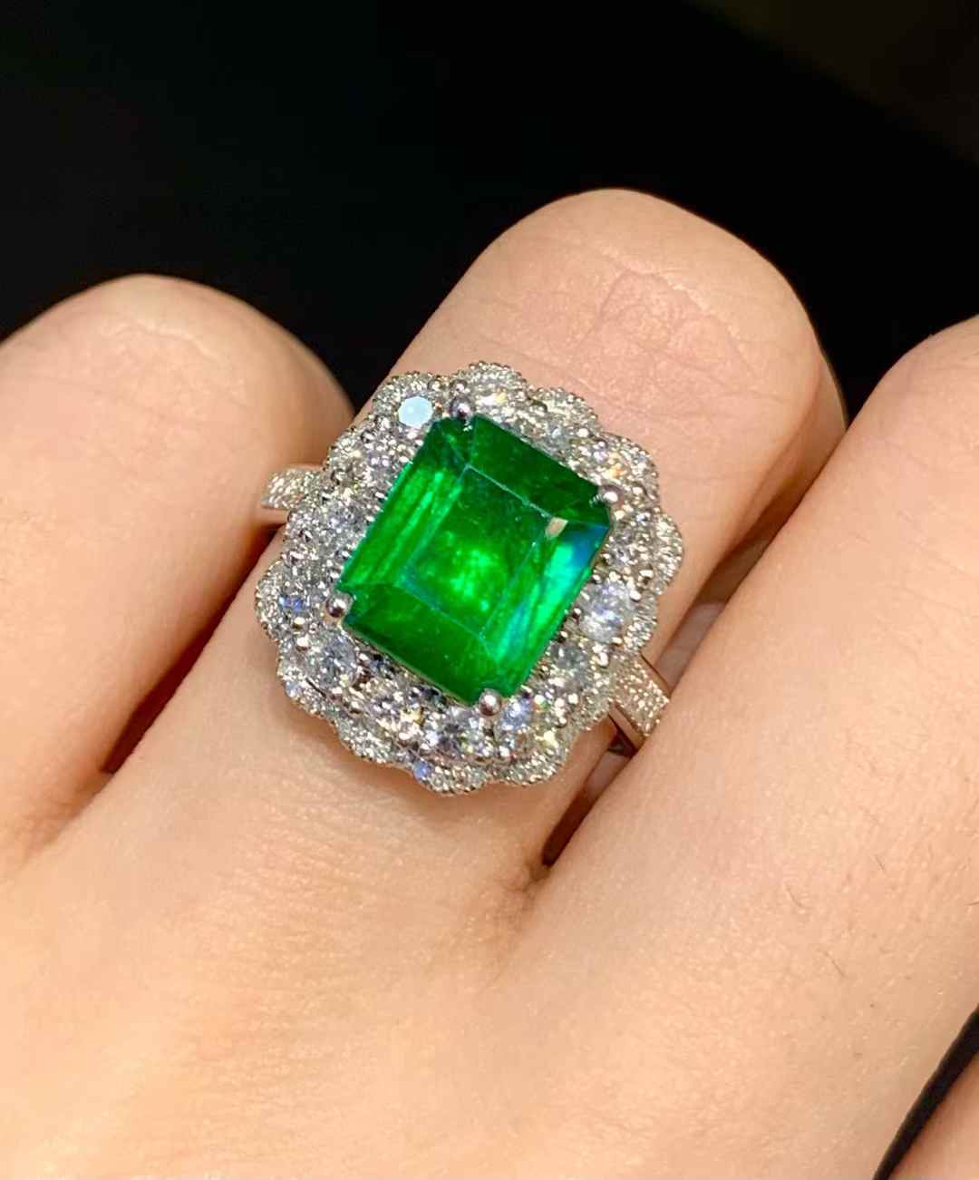 3.75ct 天然エメラルド ステップカット リング PT950プラチナ