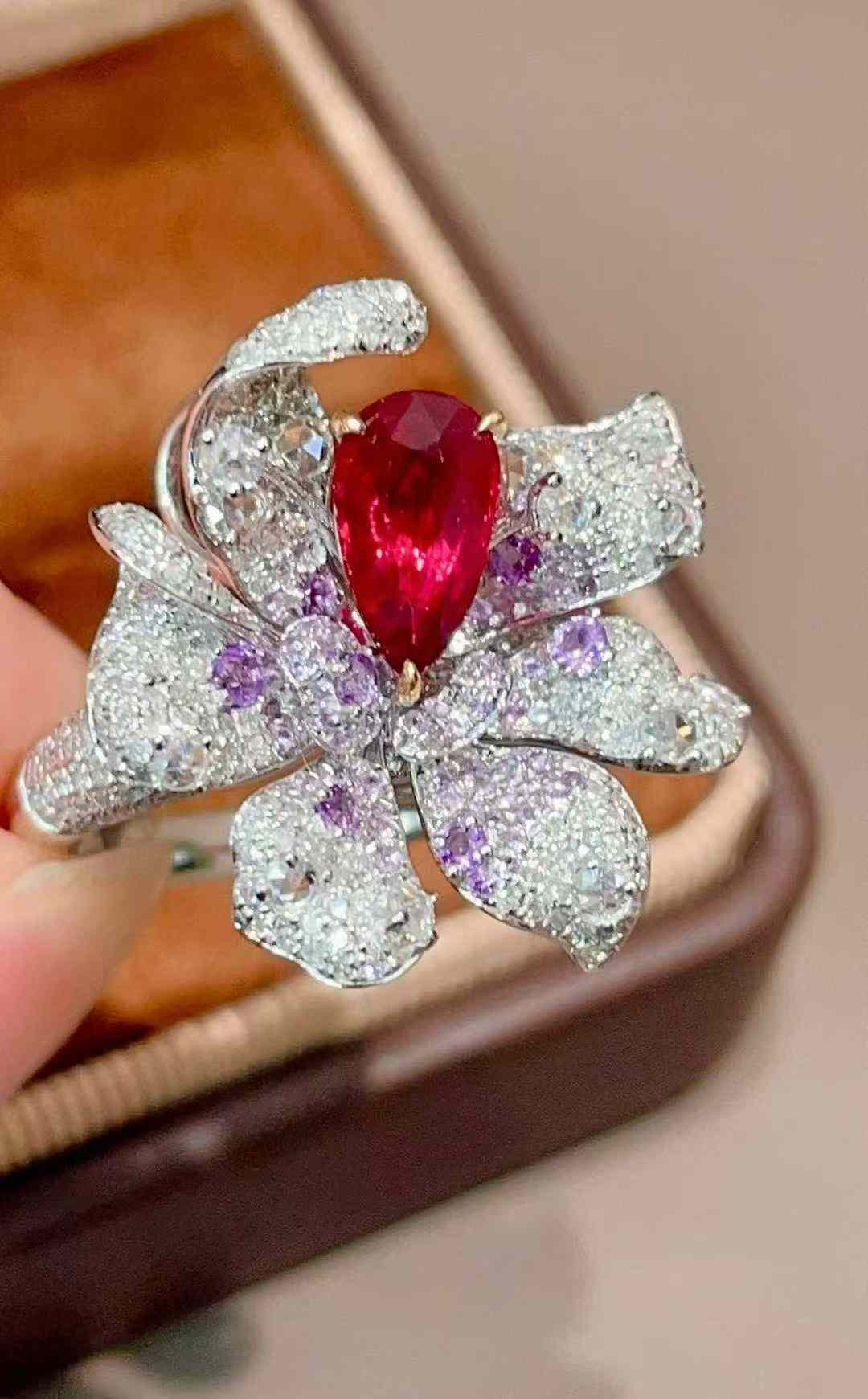 1ct ノーヒート ルビー フラワーデザイン 2way リング・ペンダント 18Kホワイトゴールド｜Diamond Celeb