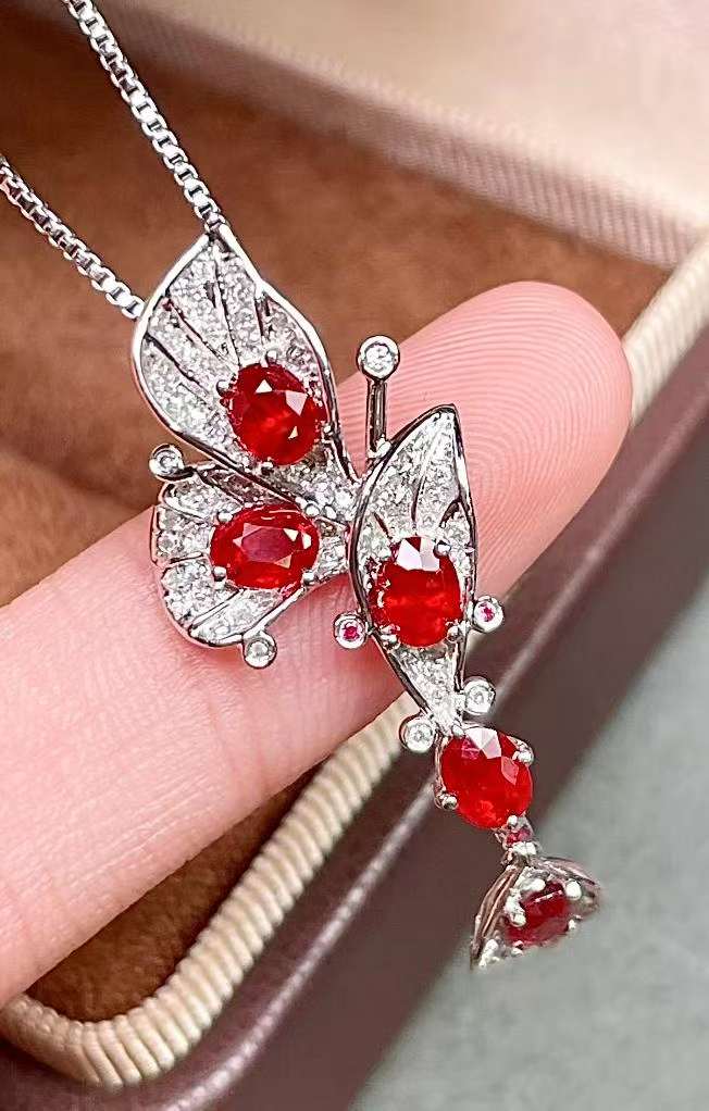 1.2ct ルビー ユリデザインペンダント K18WG