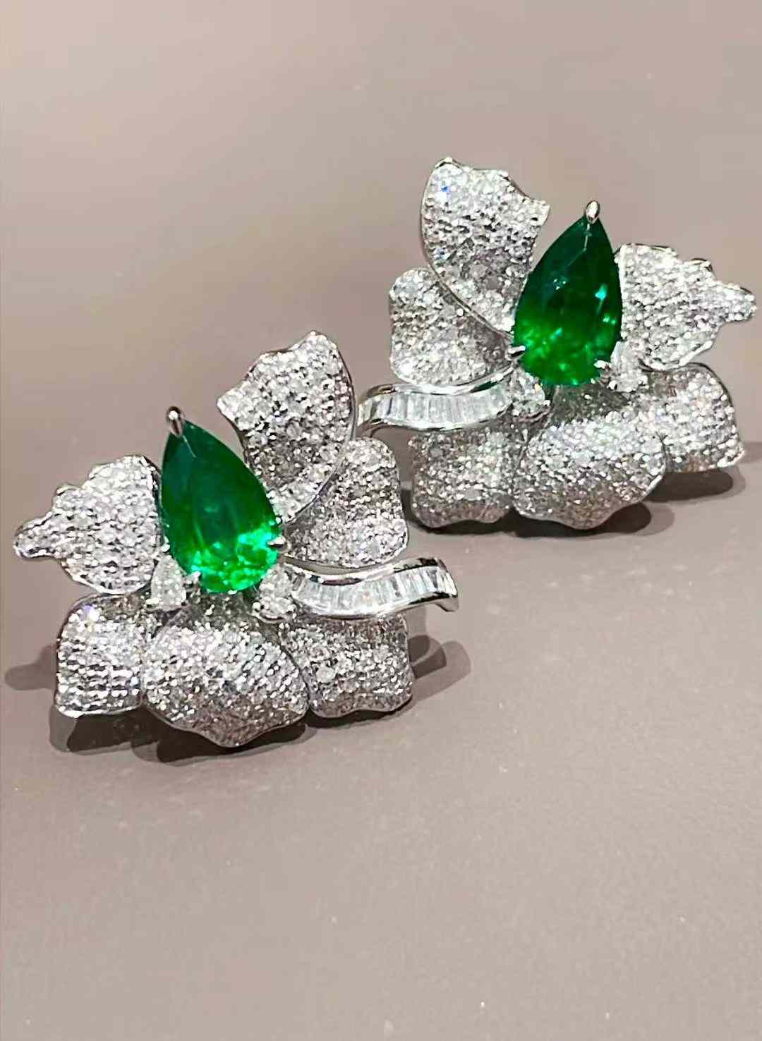 【約1.65ct ヴァーダントグリーン エメラルド ピアス】 18Kホワイトゴールド