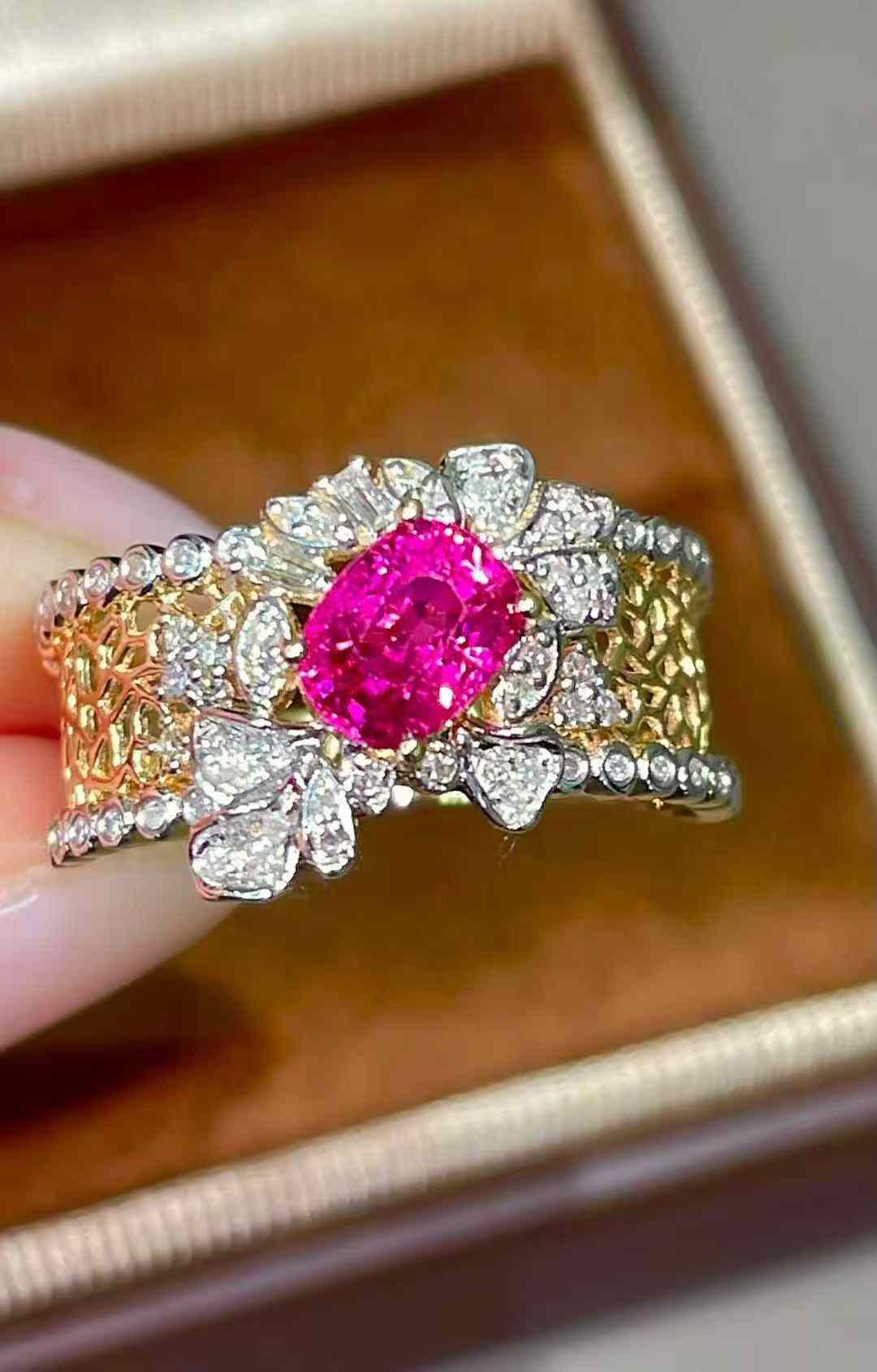 【約1.05ct 非加熱 ルビー リング】 18Kホワイトゴールド&イエローゴールド|Diamond Celeb