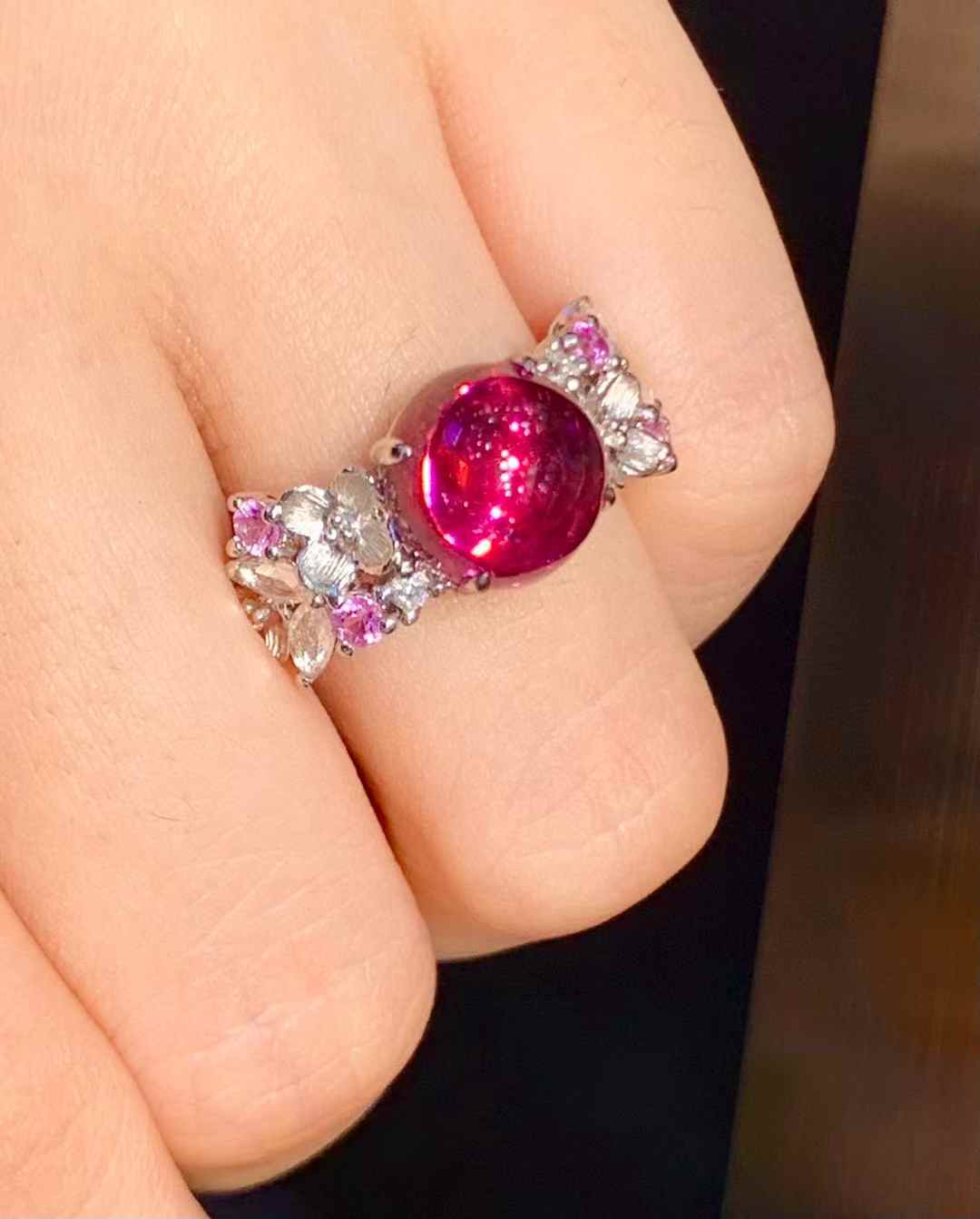 【約4.65ct 蛍光感 ルベライト カボションカット リング】 PT950 プラチナ|Diamond Celeb