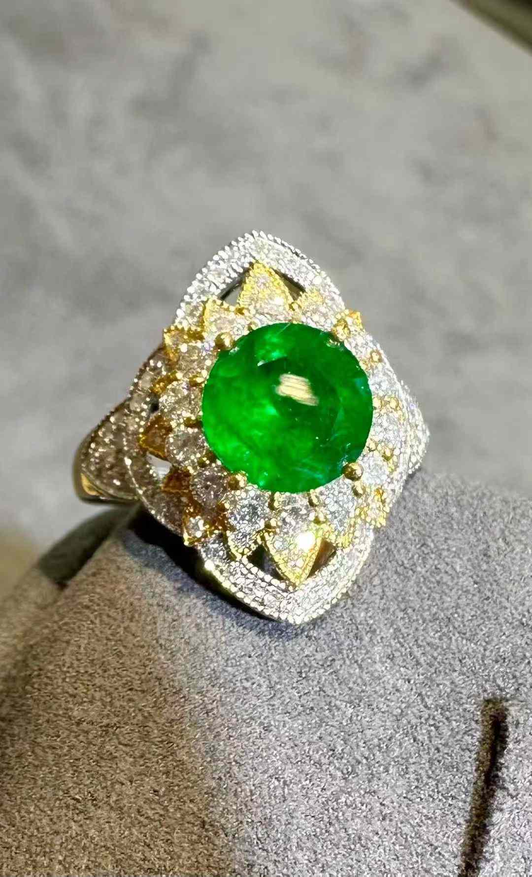【約1.90ct パンジシール産 極マイナーオイル ヴァーダントグリーン エメラルド リング】 18Kホワイトゴールド＆イエローゴールド