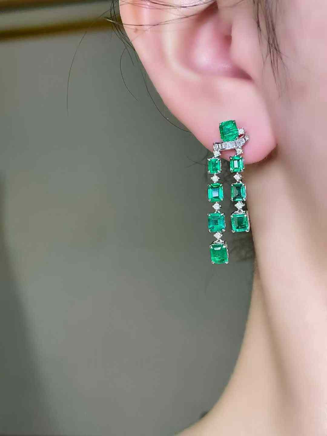 【合計約6.00ct ヴィヴィッドグリーン エメラルド ピアス】 18Kホワイトゴールド