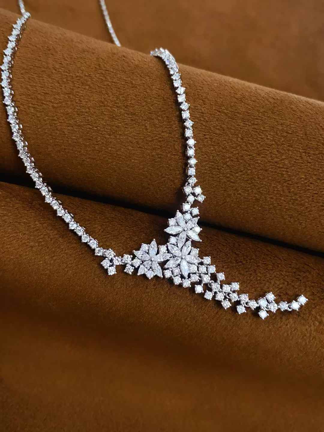 2.73ct 天然ダイヤモンド 18Kホワイトゴールド イブニングネックレス