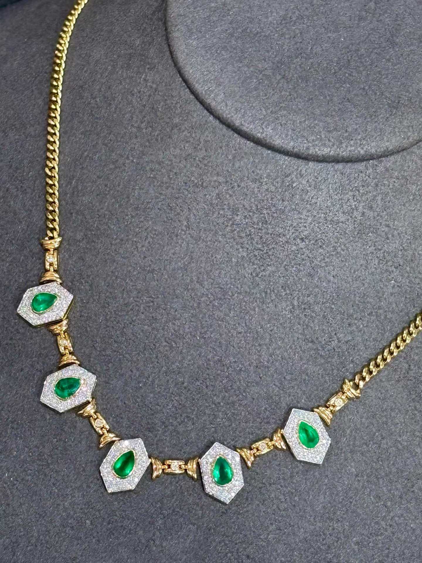 【約2.1ct 天然エメラルド ネックレス 18Kバイカラーゴールド ダイヤモンド フルセッティング】