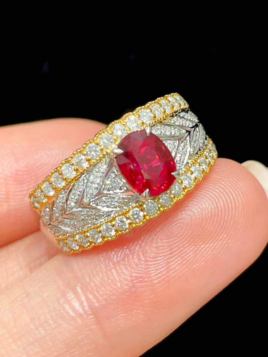 【約1.0ct ピジョンブラッド ルビー リング 18Kバイカラーゴールド ダイヤモンド フルセッティング 無焼】