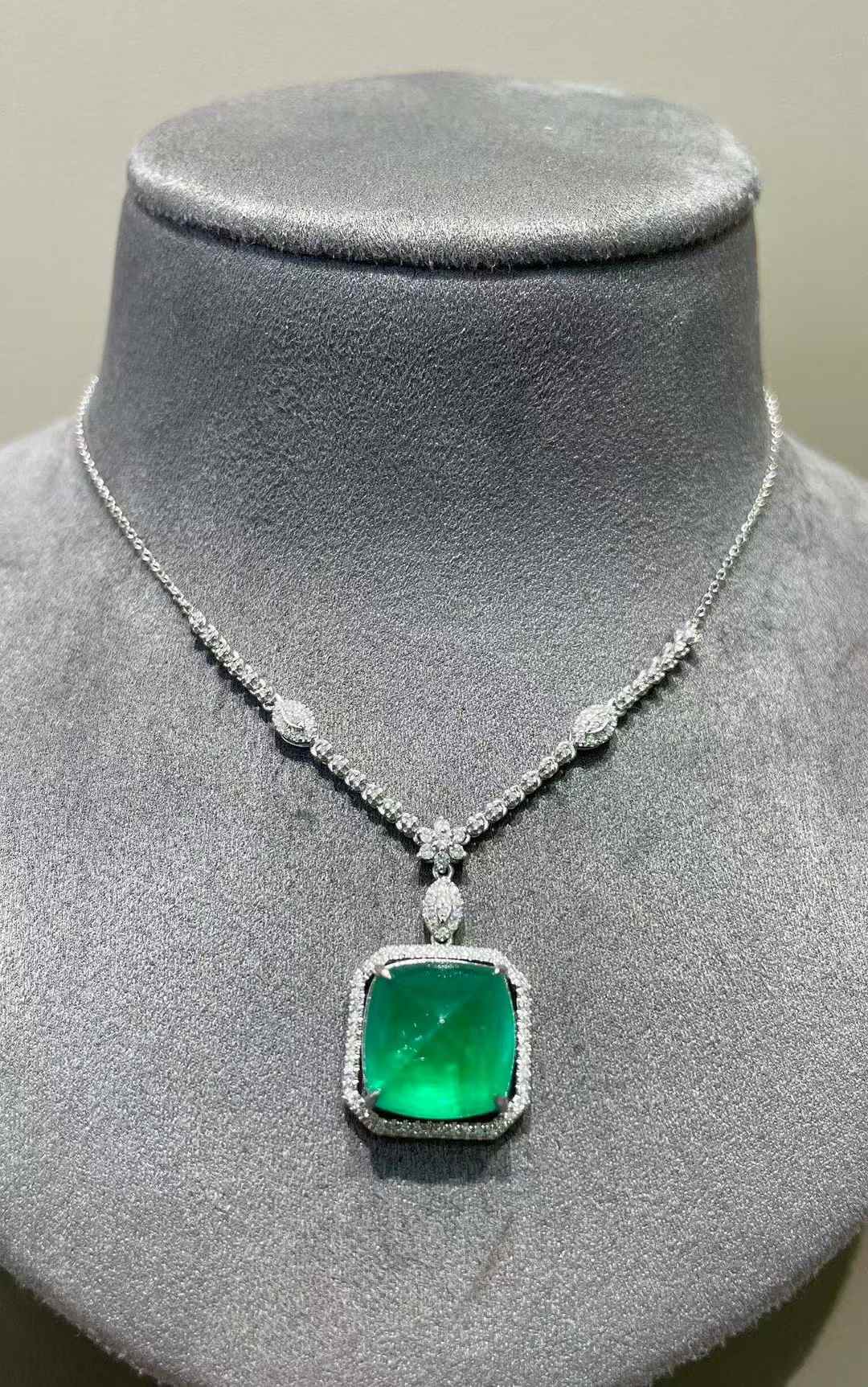 8.5ct シュガーローフカット エメラルド ネックレス PT950プラチナ ダイヤモンド0.45ct