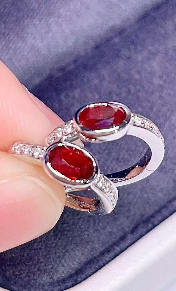 1.00ct 無焼ピジョンブラッド ルビー フープピアス 18Kホワイトゴールド|Diamond Celeb