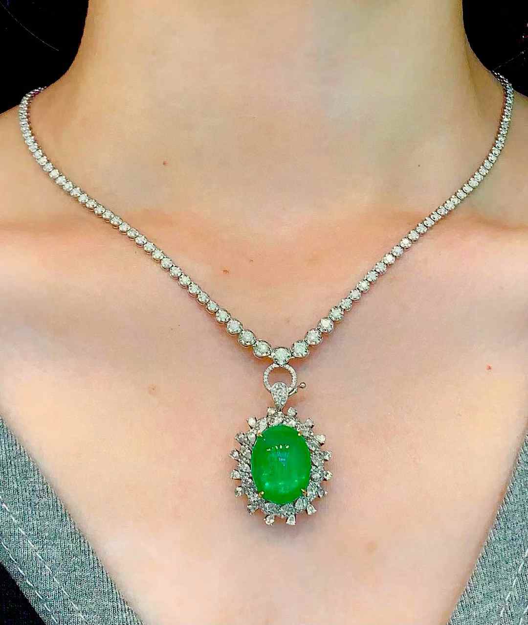 【約11.5ct ムゾーグリーン エメラルド リング／ペンダント 2WAY】 18Kホワイトゴールド緑の頂点が放つ、二つの美しい姿。至高の輝き、ここに極まる