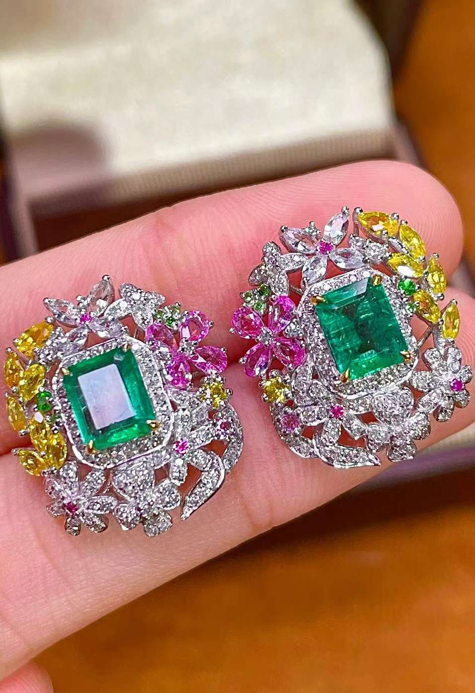 【合計約1.6ct ヴィヴィッドグリーン エメラルド ピアス】 PT950 プラチナ