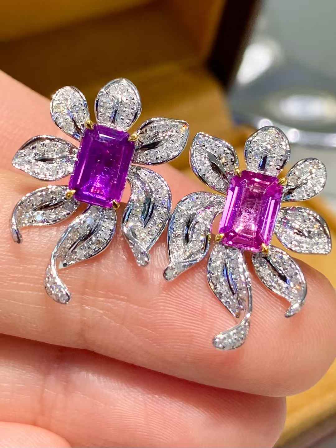 【合計約2.05ct 非加熱 ヴィヴィッドパープル サファイア ピアス】 18Kホワイトゴールド
