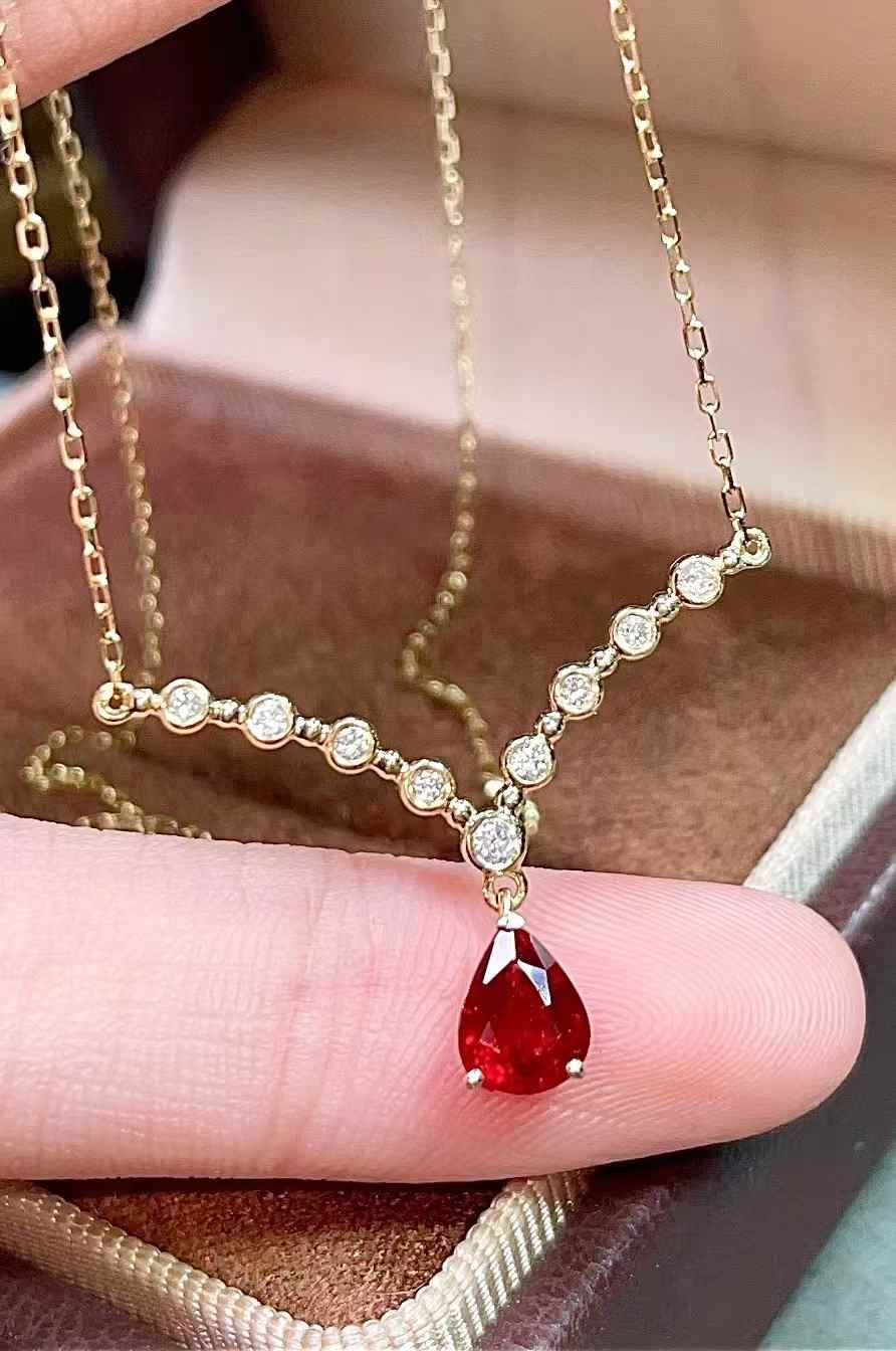 0.53ct ノーヒート ピジョンブラッドルビー ネックレス 18kイエローゴールド｜Diamond Celeb