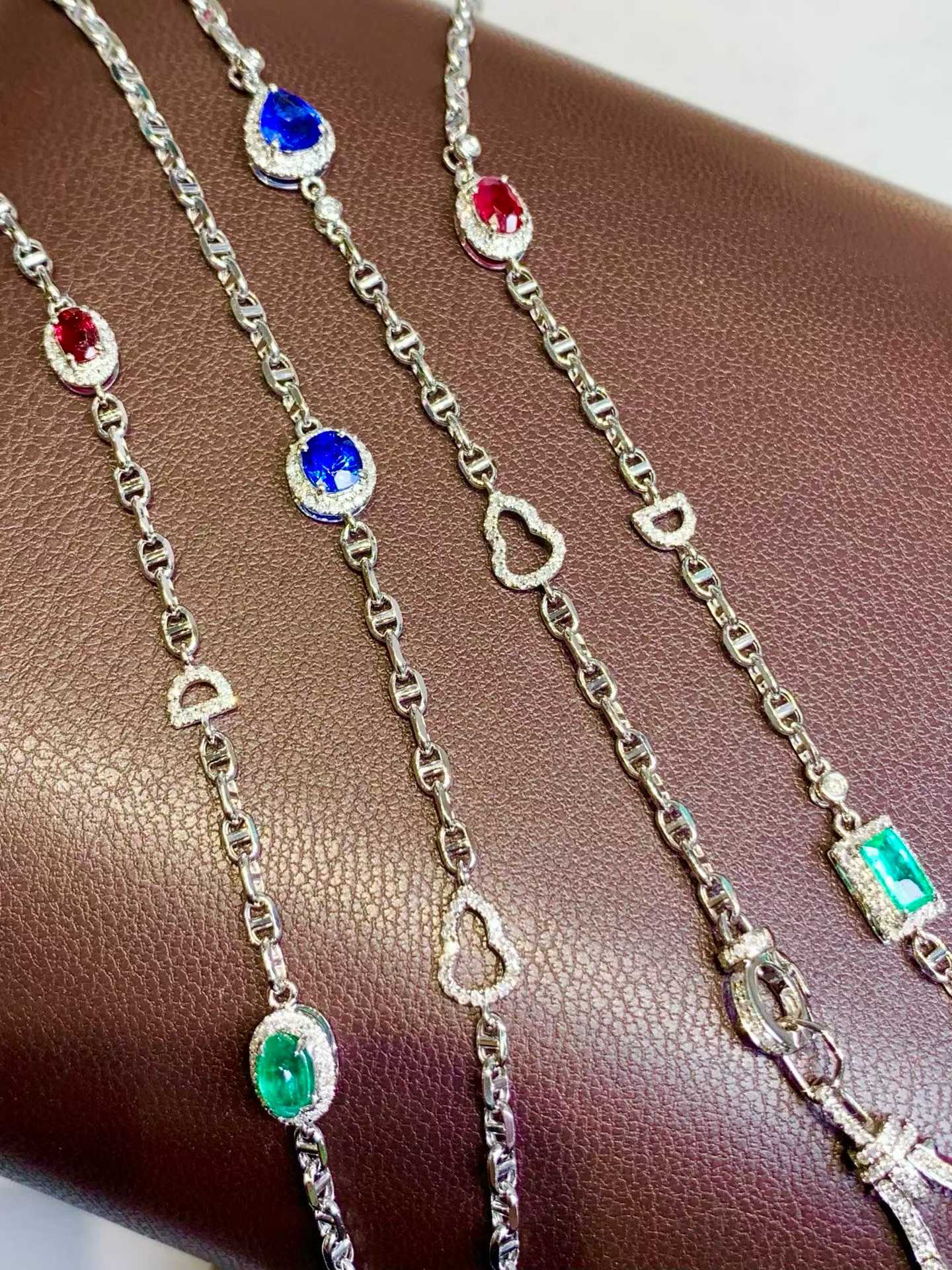 ホースシュー金具 万能ネックレス 18kホワイトゴールド|Diamond Celeb