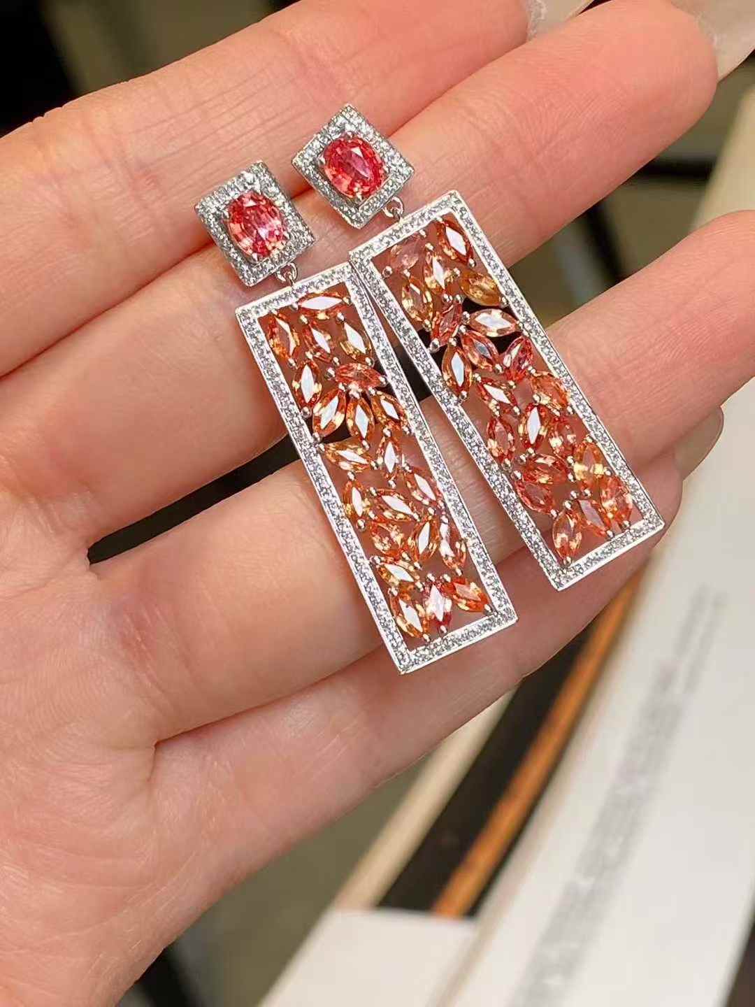新作 パパラチャサファイア 18Kピアス｜Diamond Celeb