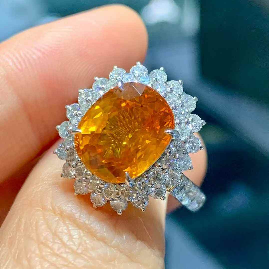 招き金の輝き ? 5.14ct ヴァイヴィッドイエロー ゴールドサファイア 2Wayリング＆ペンダント｜Diamond Celeb
