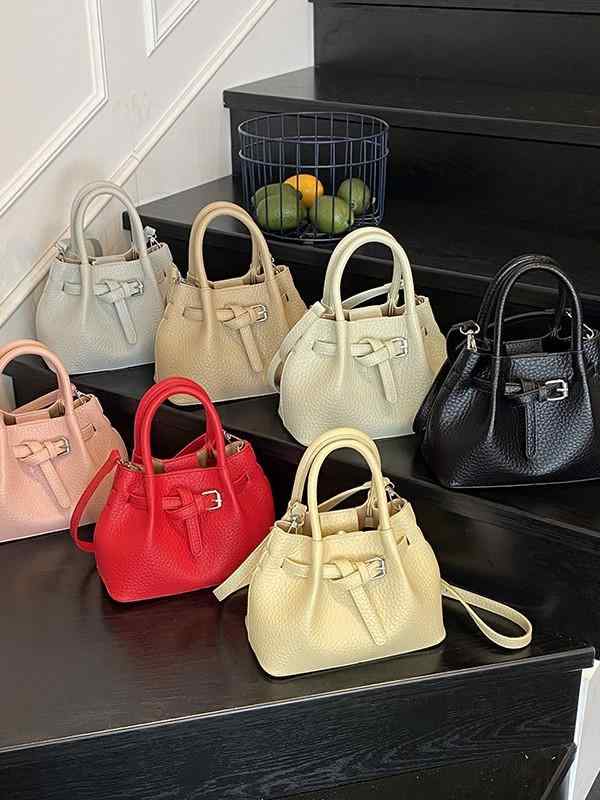 斜めがけ鞄 女性用 バケツ型 春 ストリート ファッション 高級感 ユニーク 野菜カゴ風 日常使い ショッピングバッグ スタイル カジュアル