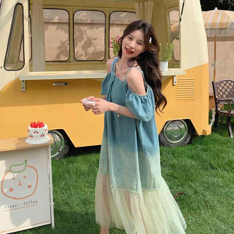 シフォン スカートきれいめ レトロ グラデーションの 青い 肩の ストラップの ワンピース 2025 夏の 新型の 美しい ネットの 紗は 長い スカートの リゾート 風を つなぎ合わせます。