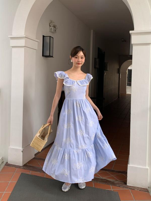 ワンピース レディース 夏 刺繍 ハイウエスト フレア フリル ノースリーブ ドレス 軽やか 女性用 華やか 膝丈 ミディ丈