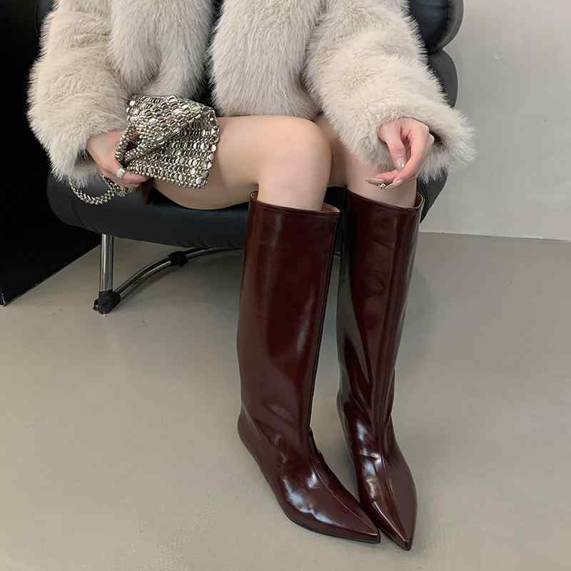 レディース ロングブーツ ポインテッドトゥ 通勤用 シンプル 上品 ウェッジヒール ワイドカーフ ローヒール 単色 ベーシック コーディネート 快適 歩きやすい オフィススタイル