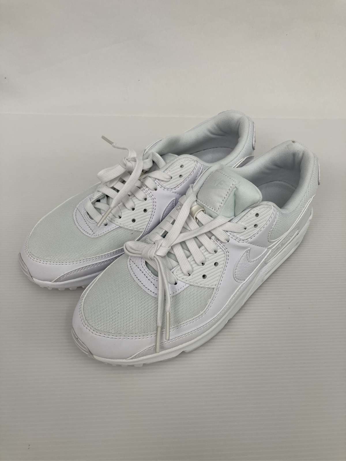 【中古】NIKE ナイキ スニーカー 28 白いこと 無地 ブランド名ロゴタイプ 紐 置き目とり捨てる メンズ