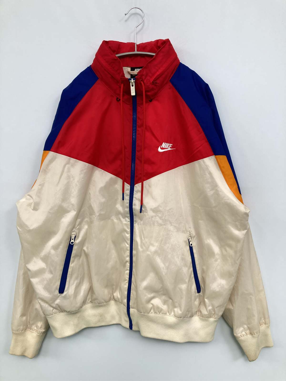 【中古】NIKE ナイキ ナイロン上衣 XL 赤いこと 無地 ブランド名ロゴタイプ ボンネットなし メンズ