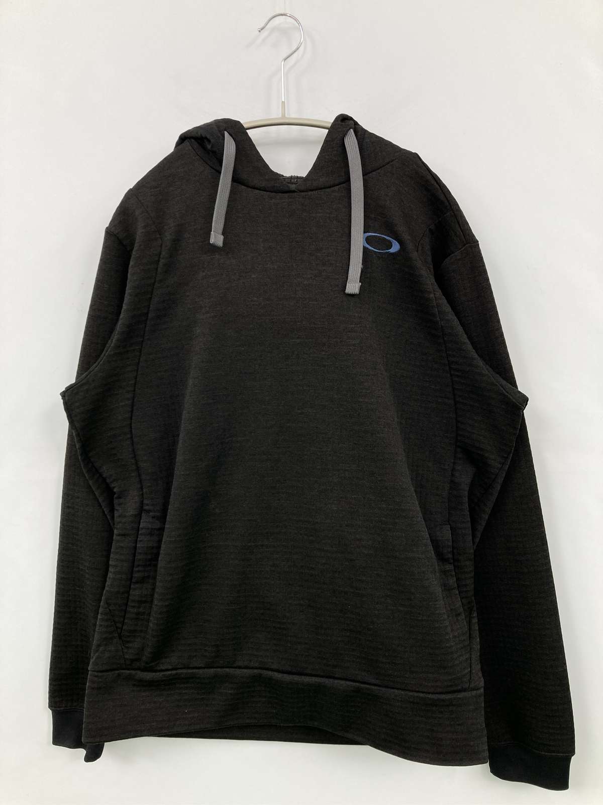 【中古】OAKLEY オークリー パーカー M ブラック ワンポイント ブランドロゴ 無地 プルオーバー 長袖 メンズ|digdig 店