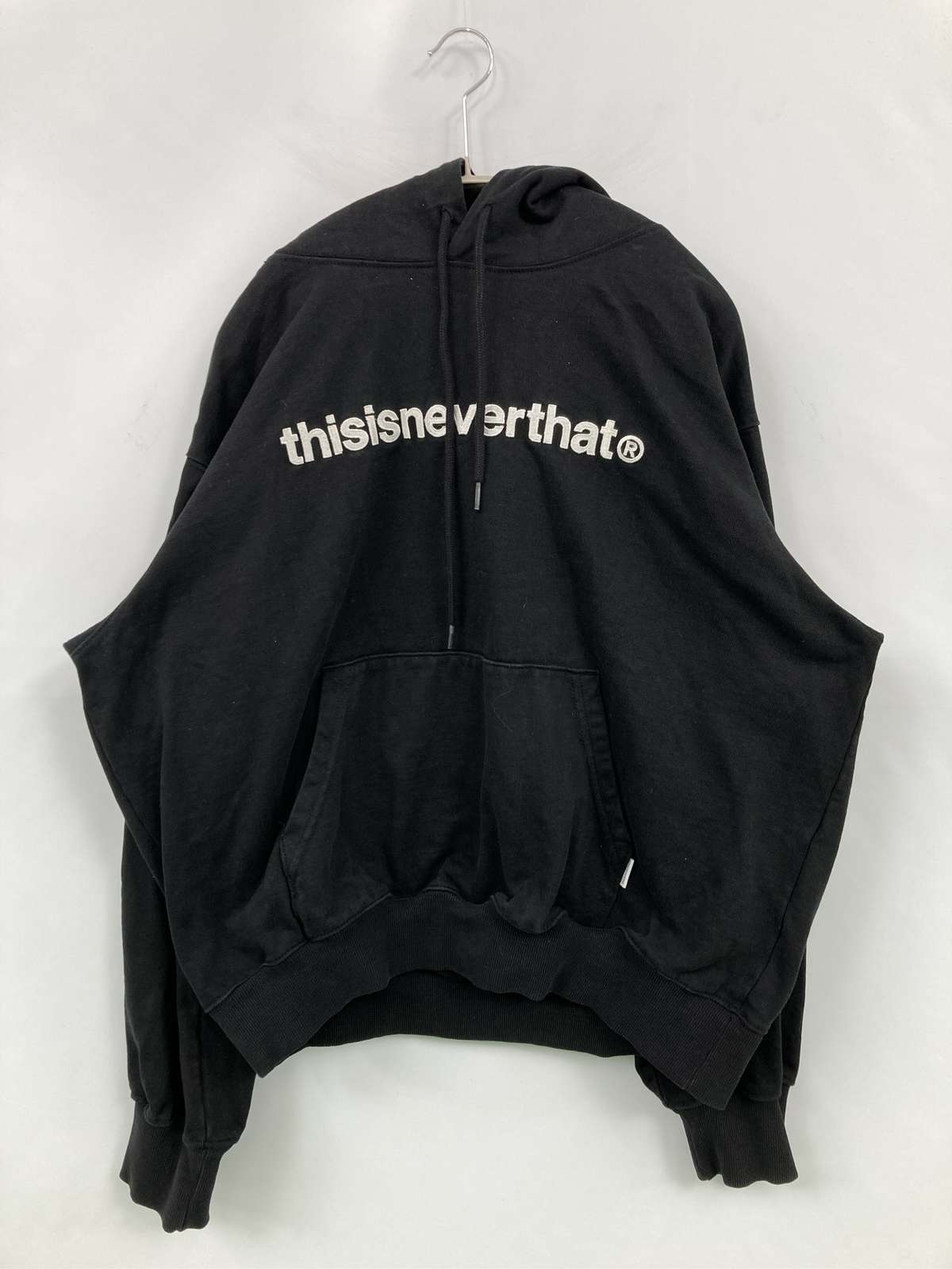 【中古】thisisneverthat ディスイズネバーザット パーカー M 黒いこと 綿織物 裏起毛 無地 向こう正面刷り上げる ブランド名ロゴタイプ ティーシャツ 長袖 メンズ