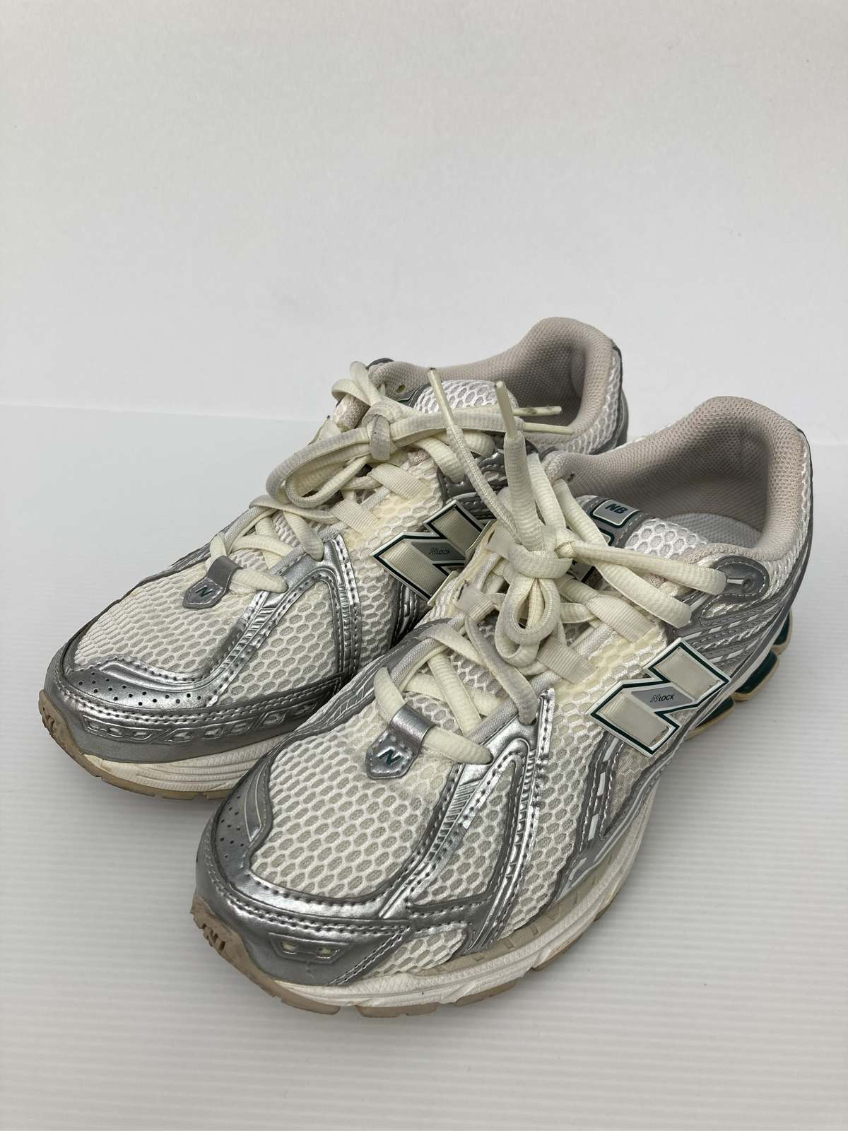 【中古】New Balance ニュー平衡にする スニーカー 27.5 しろがね色 無地 ブランド名ロゴタイプ 紐 置き目とり捨てる メンズ レディース