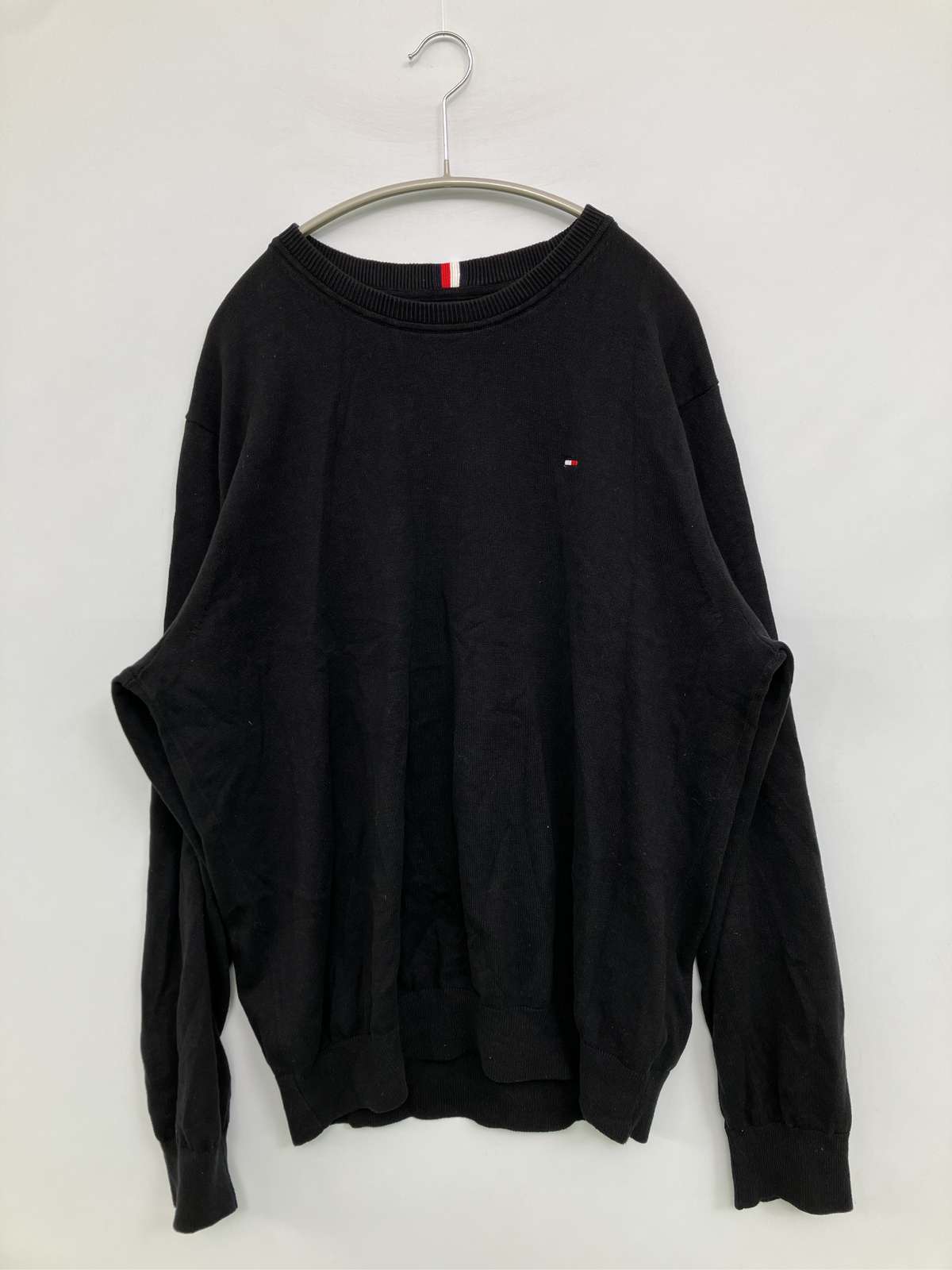 【中古】TOMMY HILFIGER トミーヒルフィガー ニット/セーター XL ブラック ニット 無地 ワンポイント ブランドロゴ ミドル丈 長袖 クルーネック(丸首) メンズ|digdig 店